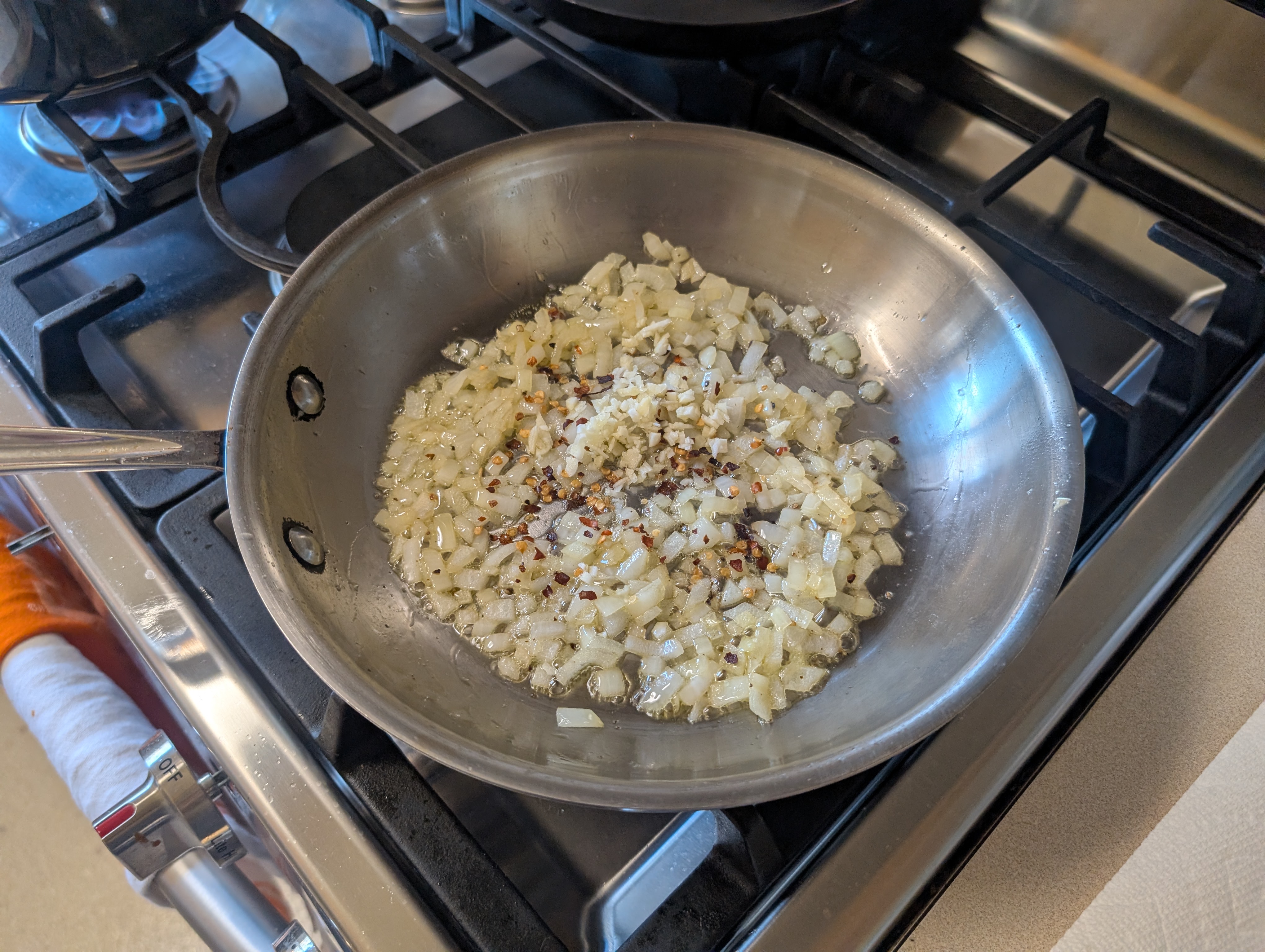 Onion, garlic and pepper flakes
